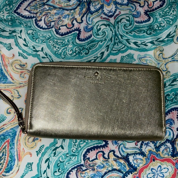 kate spade Handbags - Kate Spade Wallet/ Wristlet